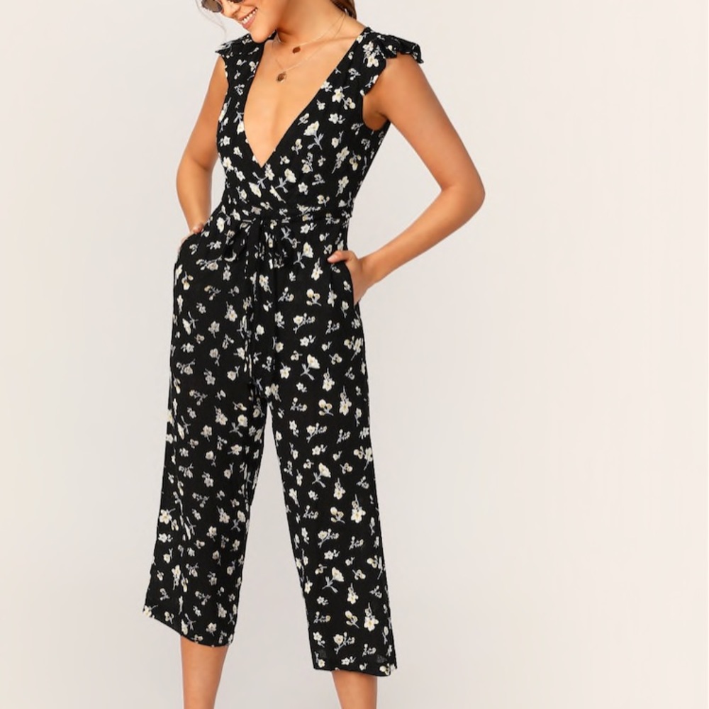 NWT Plunging floral neck ruffle armhole jumpsuit